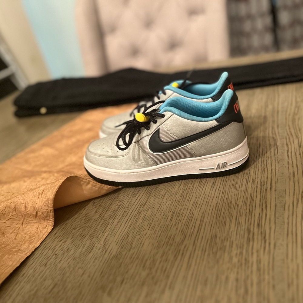 air force 1s (nike)